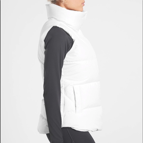 New Athleta ⭐️FINAL PRICE ⭐️White Warm Downtown Vest Size Small - Picture 9 of 16